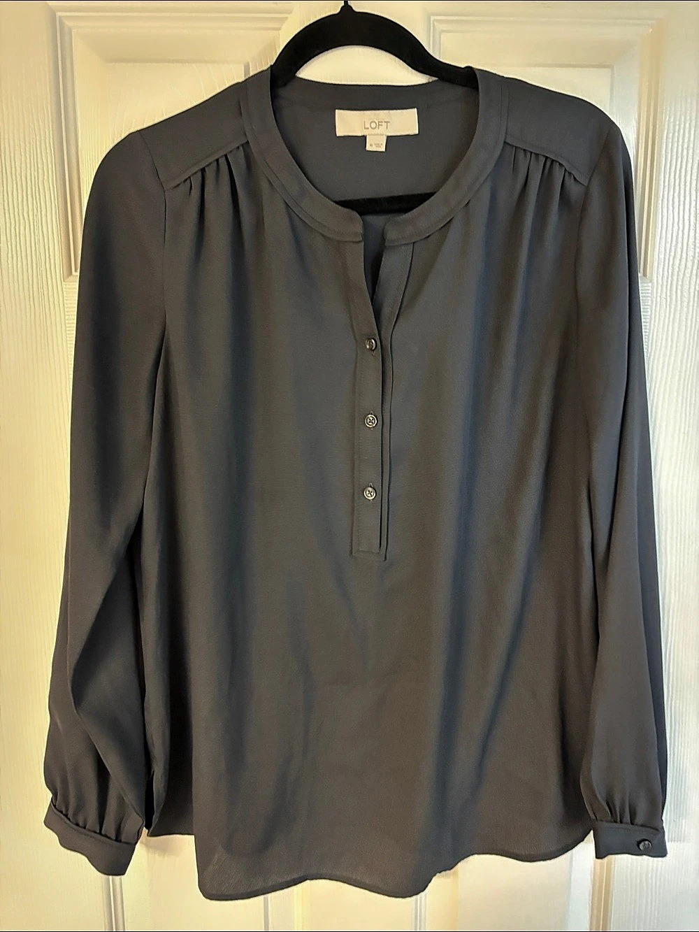 LOFT Long Sleeve Blouse in Black Size Medium
